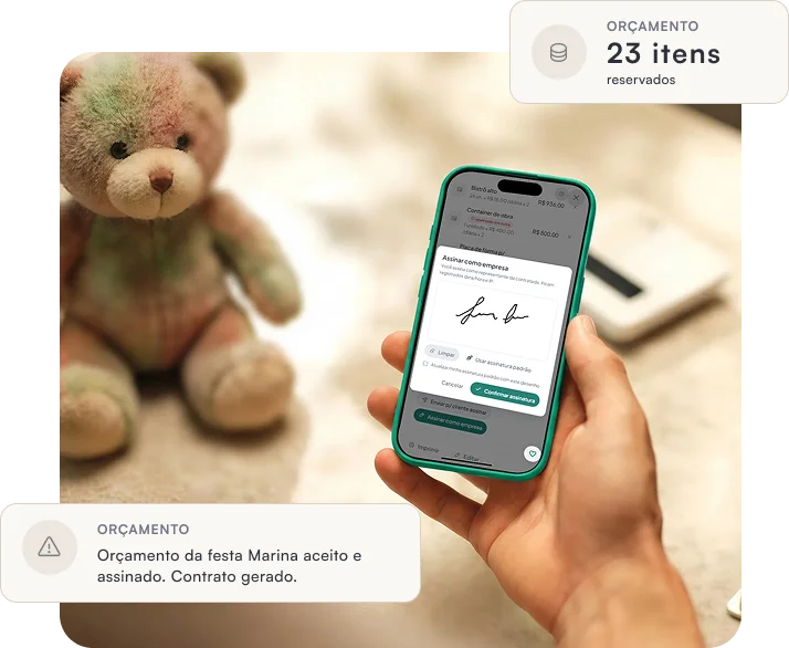 Cliente assinando o pedido no celular